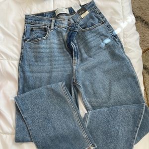 Abercrombie 90s Straight Ultra High Rise NWT Size 27